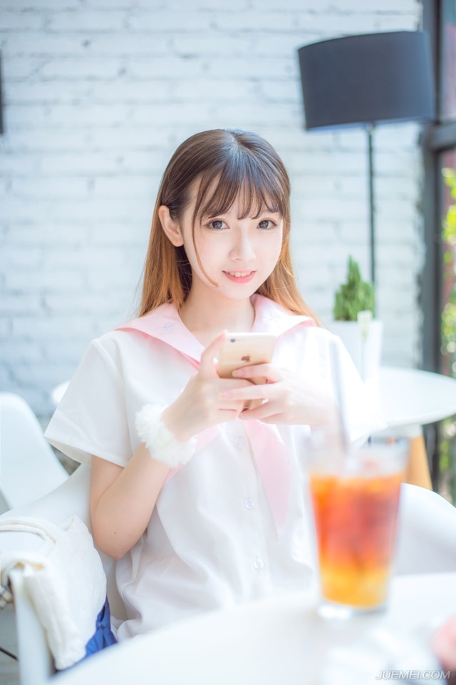 你们的偶像是明星，我的偶像是卫星。——韩寒《后会无期》